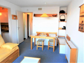 Studio Confortable avec Balcon et Accès Pistes, Piscine Chauffée - FR-1-267-203